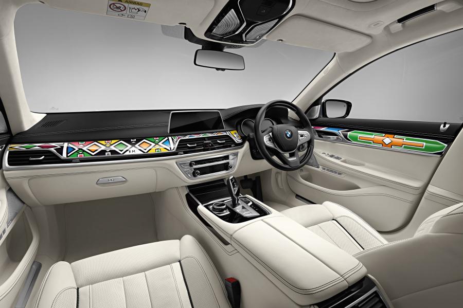 Интерьер BMW 740Li Individual by Esther Mahlangu 2016 года  (фото 2 из 2)